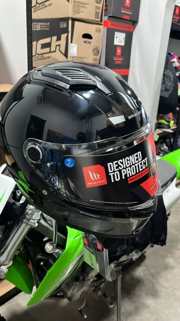 Casco MT Stinger 2 Iwata